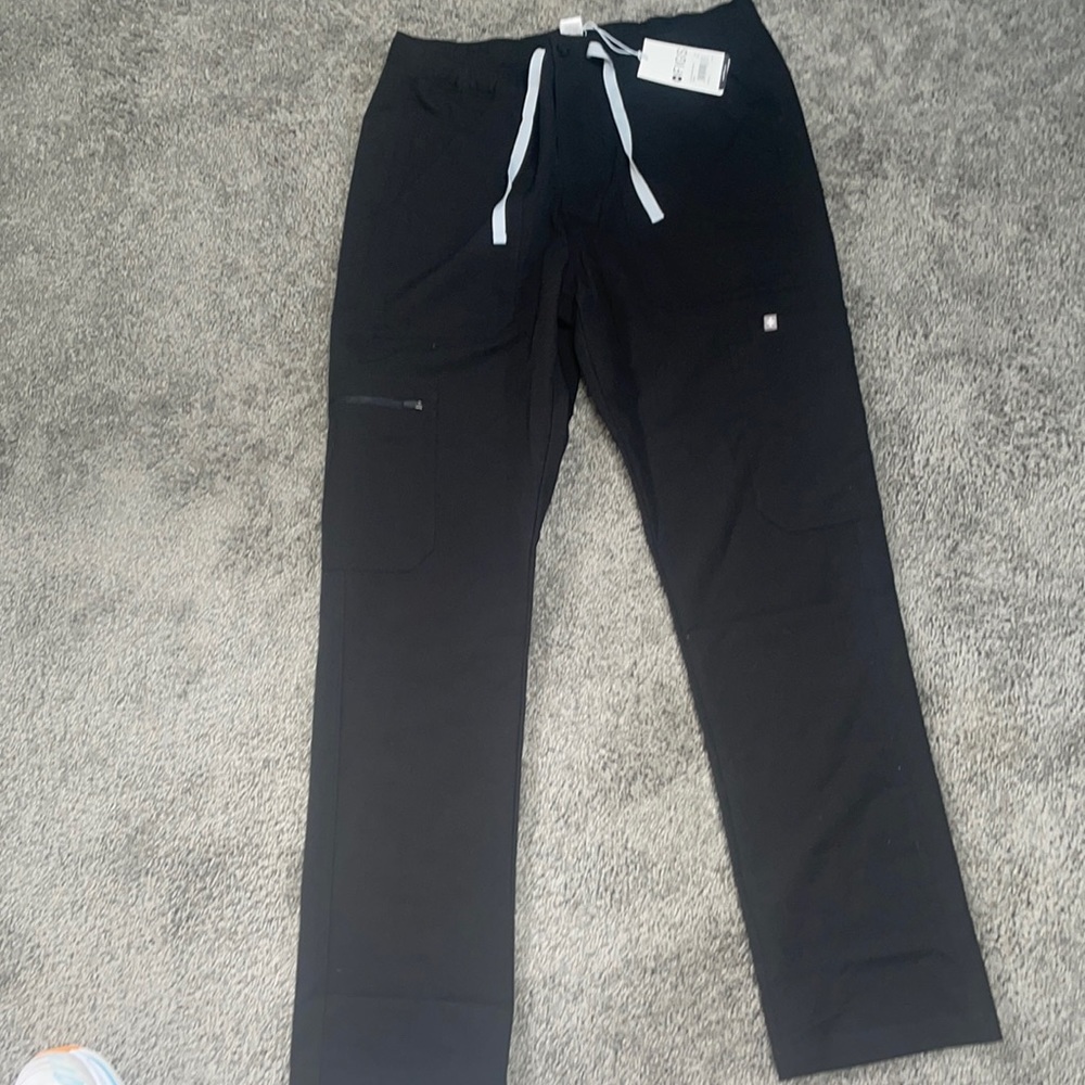 NWT Figs Mens Cairo Cargo Scrub Pants. Brand New. Black size L